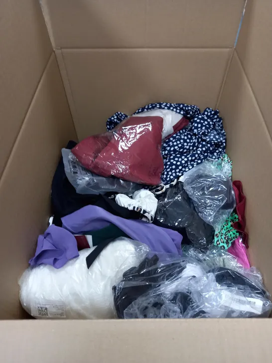 LOT OF CLOTHES APPROXIMATELY 30 TO INCLUDE T-SHIRTS, SCARF, JACKET ETC