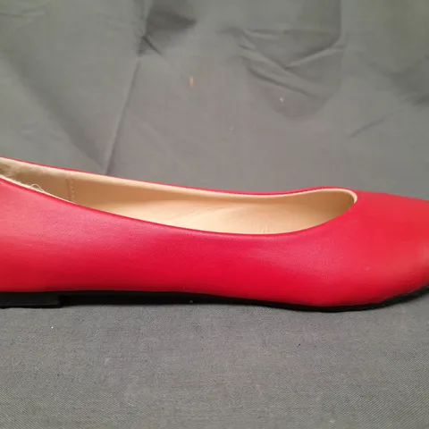 BOXED PAIR OF DESIGNER CLOSED TOE SLIP-ON SHOES IN RED EU SIZE 36