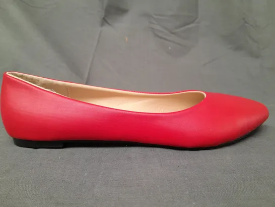 BOXED PAIR OF DESIGNER CLOSED TOE SLIP-ON SHOES IN RED EU SIZE 36
