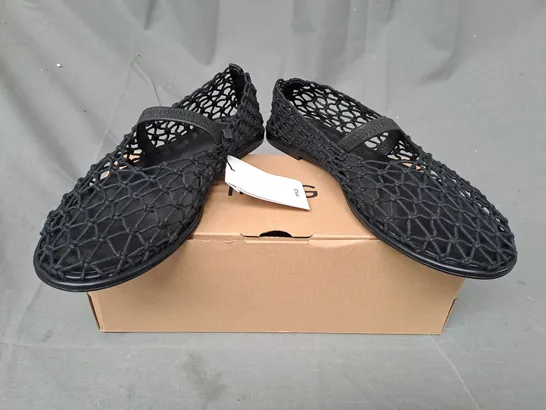 BOXED PAIR OF MNG WOMEN'S FLAT SHOES IN IN BLACK UK SIZE 7