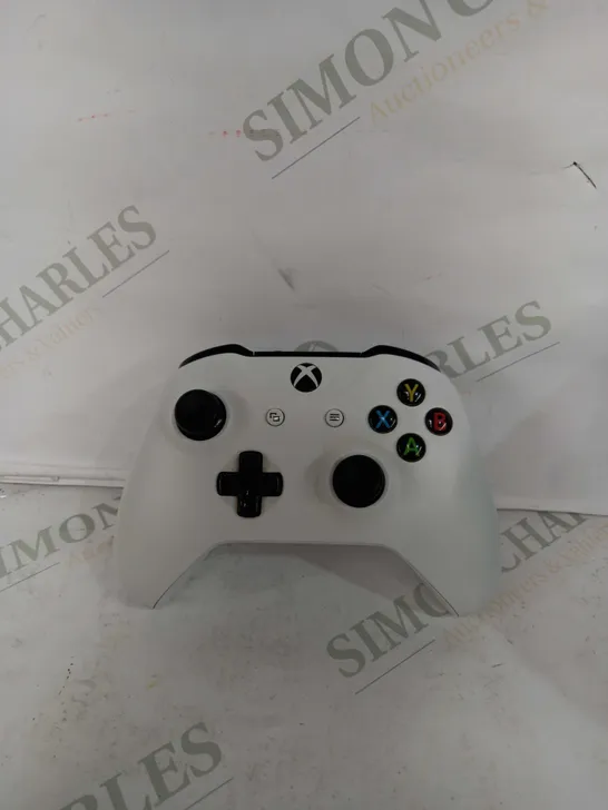 WIRELESS CONTROLLER FOR XBOX ONE IN WHITE 