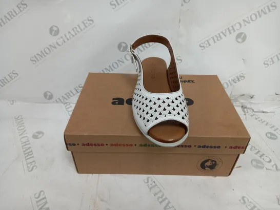 BOXED PAIR OF ADESSO LEATHER SLINGBACK STRAP SHOES IN WHITE SIZE 5