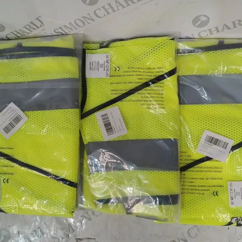 APPROXIMATELY 5 ASSORTED HI-VIS SAFETY VESTS IN VARIOUS SIZES