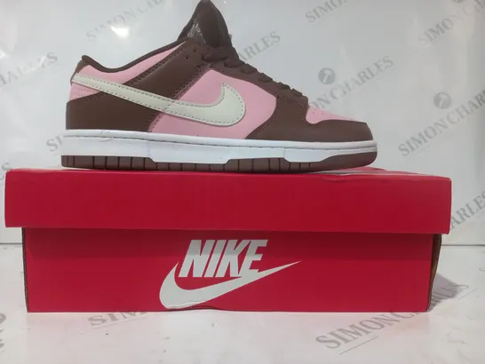 BOXED PAIR OF NIKE DUNK LOW SHOES IN PINK/BROWN UK SIZE 5.5