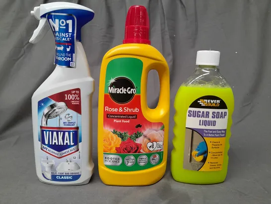 APPROXIMATELY 10 ASSORTED HOUSEHOLD ITEMS TO INCLUDE SUGAR SOAP LIQUID, MIRACLE GRO PLANT FOOD, VIAKAL LIMESCALE REMOVER, ETC - COLLECTION ONLY