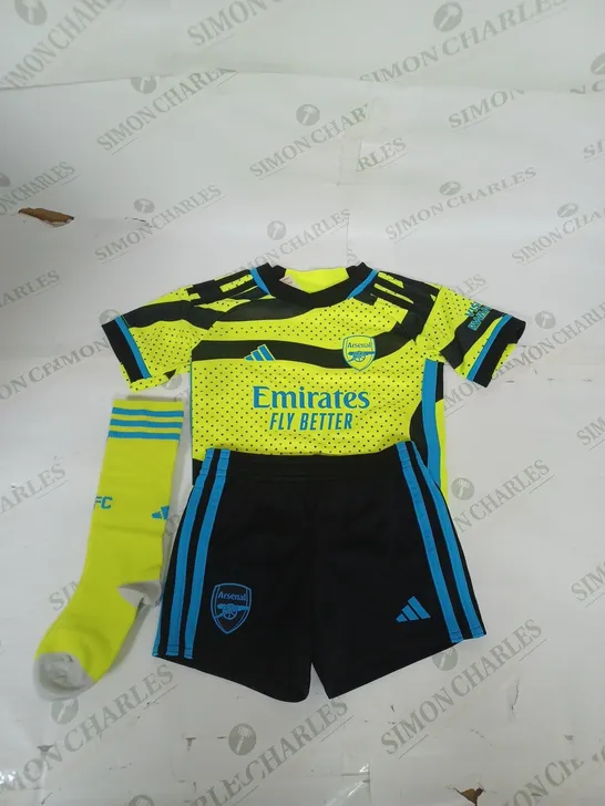 ARSENAL FC AWAY KIT  SIZE 18-24 MONTHS