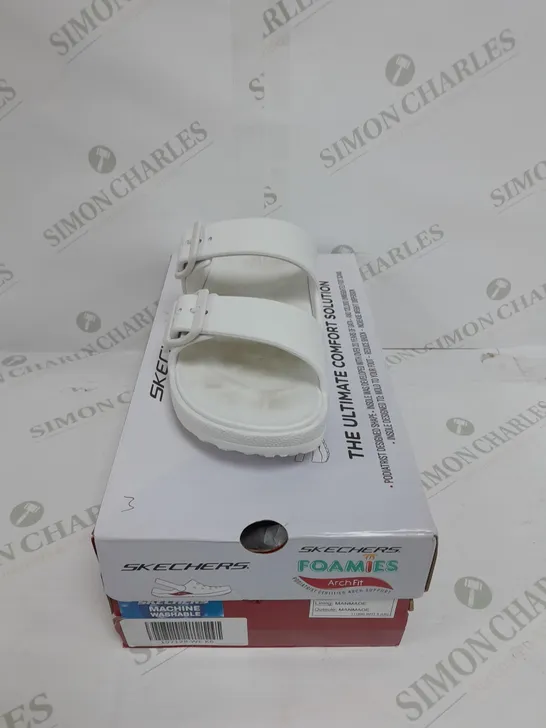 BOXED PAIR OF SKECHERS ARCH FIT FOAMIES SLIDE SANDALS IN WHITE SIZE 6