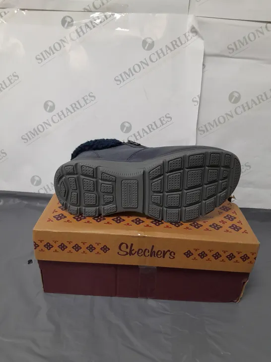 SKECHERS LADIES BLUE WITH FUR TRIM BOOTS SIZE 6