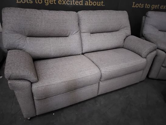 QUALITY G PLAN SEATTLE BAMBOO EARTH FABRIC LOUNGE SUITE, COMPRISING, FIXED THREE SEATER SOFA, FIXED 2.5 SEATER SOFA & STORAGE FOOTSTOOL 