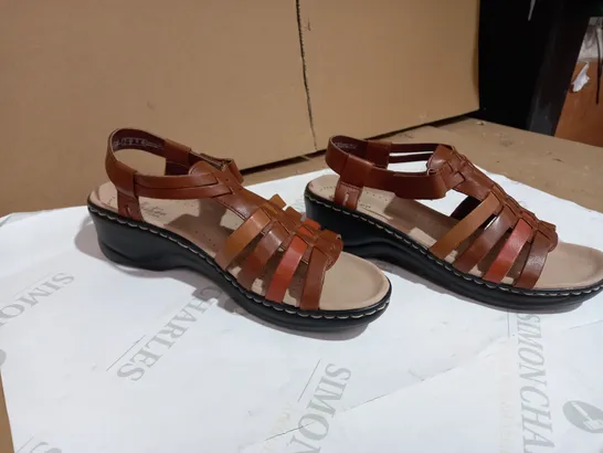 BOX OF CLARKS LEXI BRIDGE TAN BROWN SANDALS SIZE 7