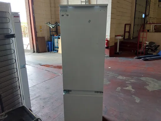 INDESIT FRIDGE FREEZER - WHITE 