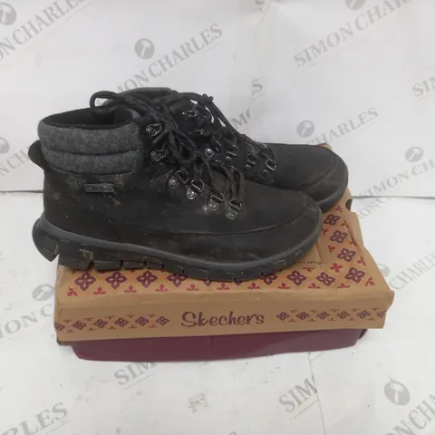 BOXED SKETCHERS WALING BOOTS BLACK SIZE 5.5