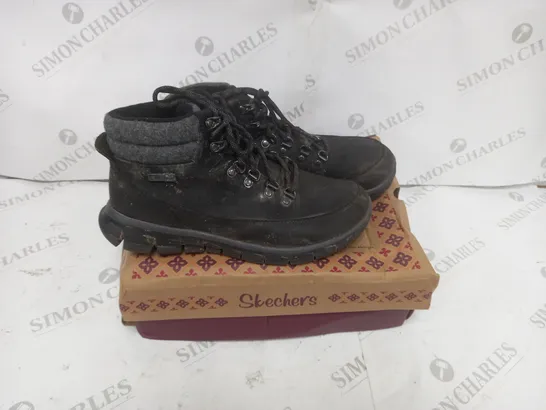 BOXED SKETCHERS WALING BOOTS BLACK SIZE 5.5