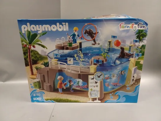 BOXED PLAYMOBIL FAMILY FUN AQURIUM SET - 9060