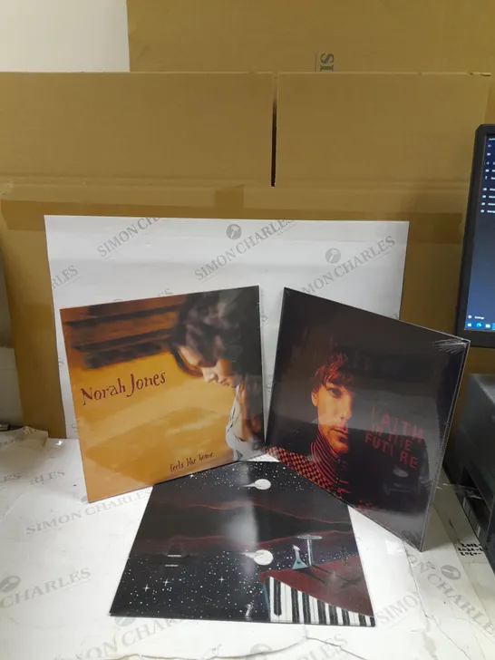 BOX OF APPROXIMATELY 13 ASSORTED VINYLS TO INCLUDE SOMEWHERE ELIZABETH LIDDLE, NORAH JONES FEELS LIKE HOME, LOUIS TOMLINSON FAITH IN THE FUTURE, ETC