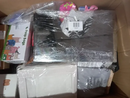 BOX OF APPROXIMATELY 15 ASSORTED HOUSEHOLD ITEMS TO INCLUDE FRONT LOADING STAPLER, STOVE FAN, FESTIVE MOLD, ETC