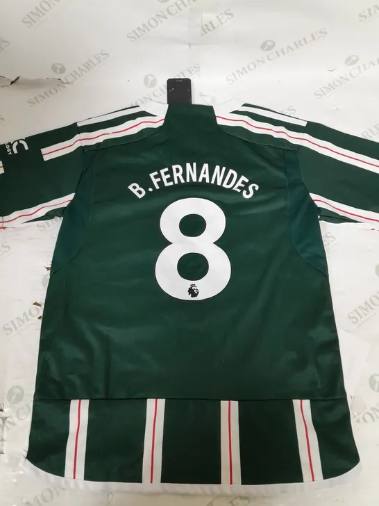 MANCHESTER UNITED FC AWAY SHIRT AND SHORTS WITH 8 B.FERNANDES SIZE 26