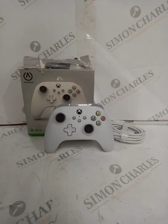 XBOX WIRED CONTROLLER IN WHITE