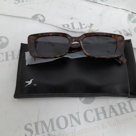 BOXED SQUARE SUNGLASSES IN TORTOISE SHELL