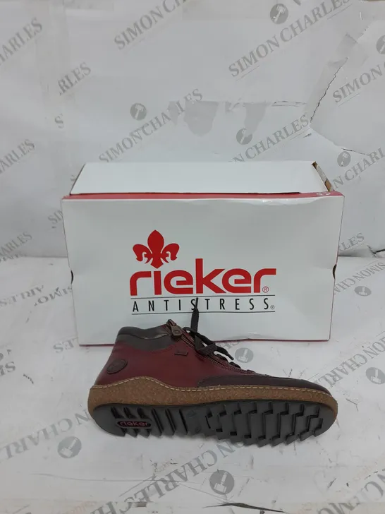 BOXED PAIR OF RIEKER SIDE ZIP WATER RESISTANT BOOTS IN BURGUNDY SIZE 6