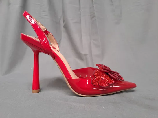 BOXED PAIR OF MISSPAP POINTED TOE HIGH HEEL SANDALS IN RED W. FLORAL DETAIL SIZE 4