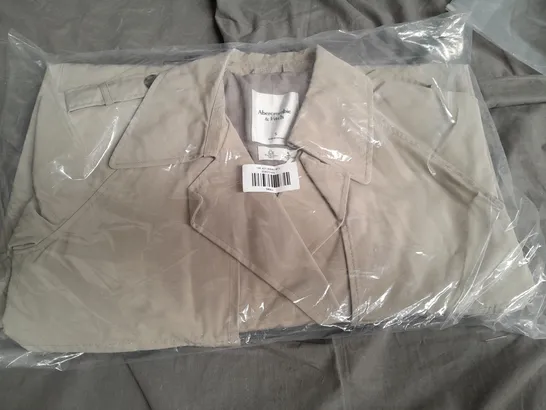 ABERCROMBIE AND FINCH RAIN COAT SIZE SMALL 