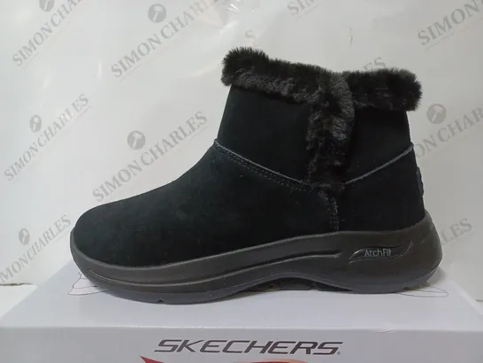 SKECHERS GO WALK ARCH FIT SUEDE CHUGGA BOOT BLACK - UK SIZE 5