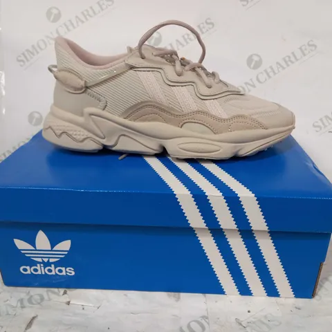 BOXED PAIR OF ADIDAS OZWEEGO SHOES IN BEIGE UK SIZE 7