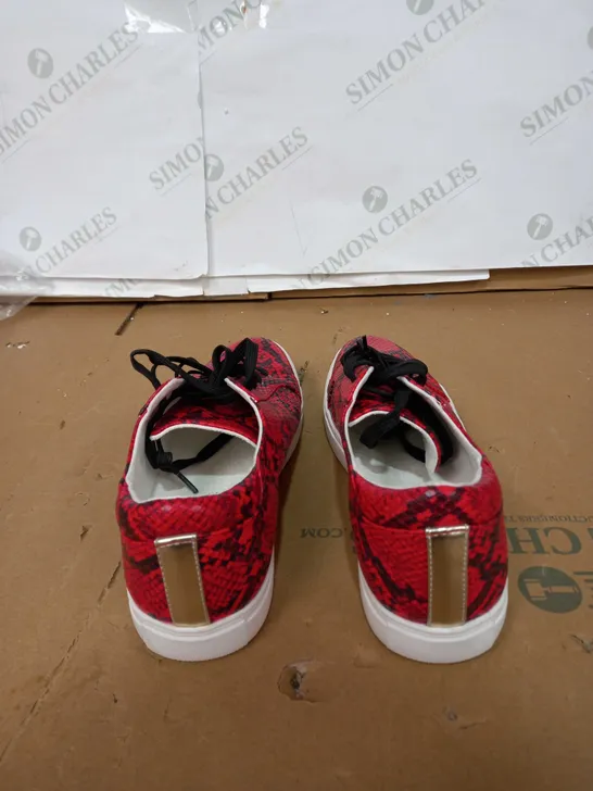 KENNETH COLE RED SNAKE PRINTED TRAINERS SIZE UK 6