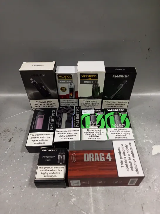 APPROXIMATELY 20 VAPES & E-CIGARETTES TO INCLUDE DRAG 4, VOOPOO, CALIBURN ETC 