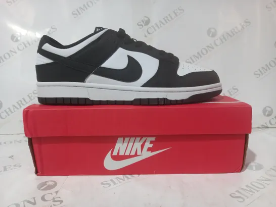 BOXED PAIR OF NIKE DUNK LOW SHOES IN BLACK/WHITE UK SIZE 8