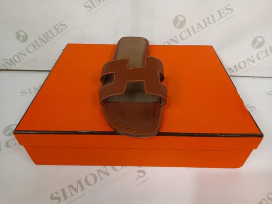 BOXED PAIR OF HERMES PARIS OPEN TOE FLAT SANDALS IN BROWN SIZE UNSPECIFIED