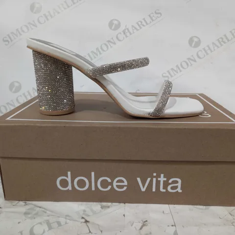 BOXED PAIR OF DOLCE VITA CRYSTAL RHINESTONE BLOCK HEEL OPEN TOE SANDALS IN WHITE SIZE 7