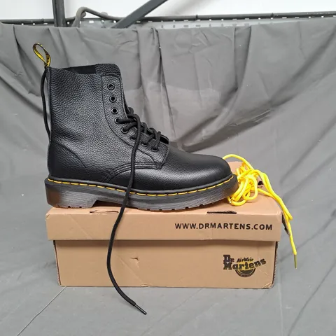 BOXED PAIR OF DR MARTENS PASCAL BOOT IN BLACK SIZE 8