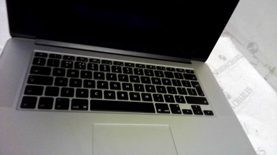 SILVER MACBOOK PRO 2015