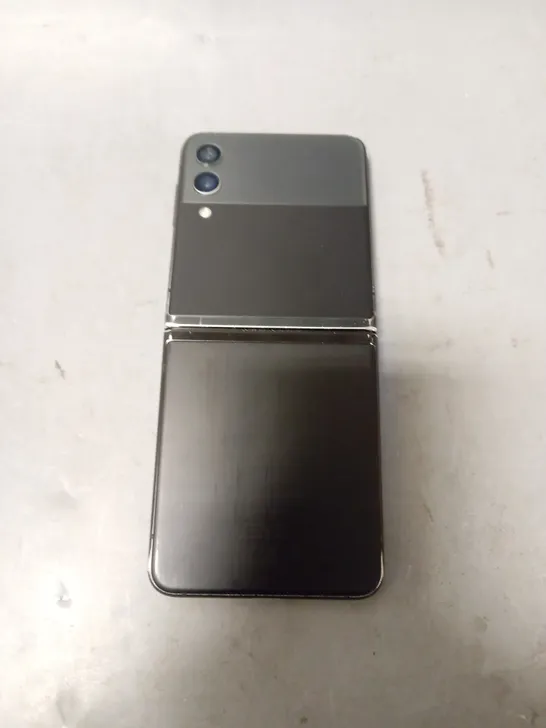 SAMSUNG GALAXY Z FLIP3 IN BLACK