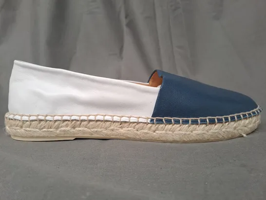 BOXED PAIR OF DRILLES TWO-TONE SLIP-ON SHOES IN WHITE/BLUE EU SIZE 41