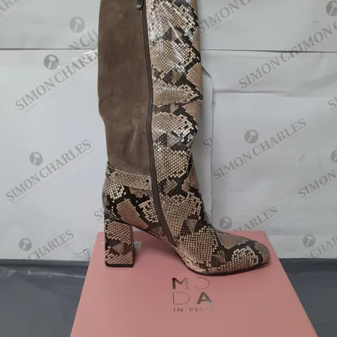 MODA IN PELLE LADIES KNEE HIGH BEIGE SNAKE SKIN EFFECT BOOTS SIZE 7