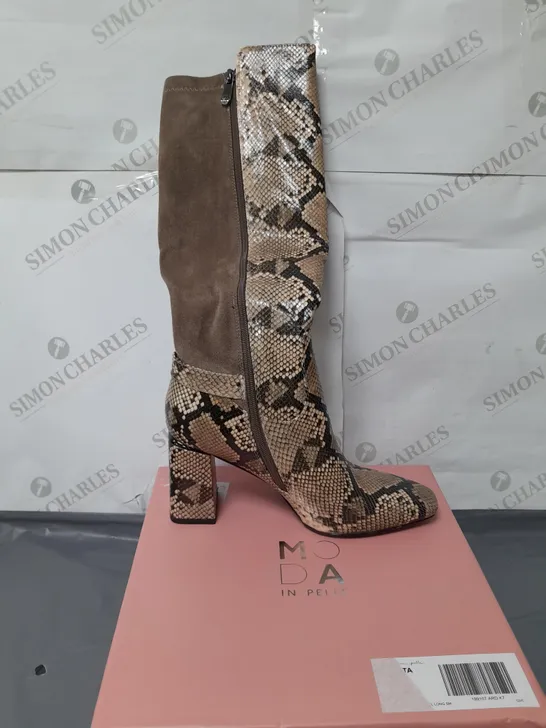 MODA IN PELLE LADIES KNEE HIGH BEIGE SNAKE SKIN EFFECT BOOTS SIZE 7