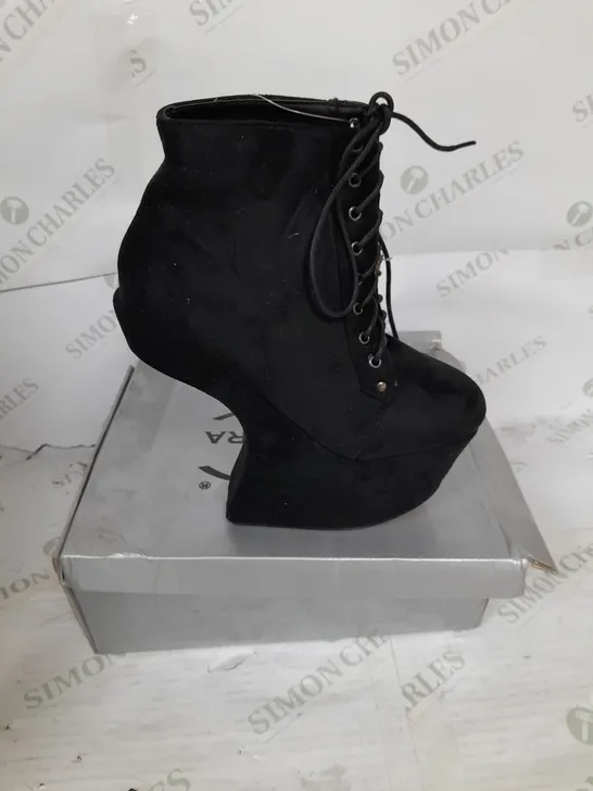 BOXED PAIR OF CASANDRA PLATFORM LACE UP ANKLE BOOT IN BLACK SUEDE SIZE 4