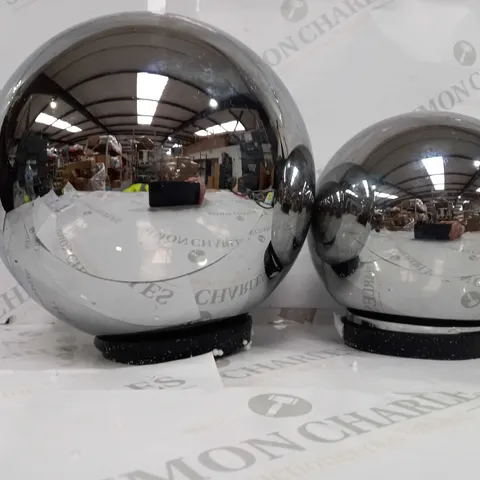 BOXED KELLY HOPPEN SET OF 2 INDOOR OUTDOOR PRELIT GLASS DECOR - REFLECTIVE ORBS