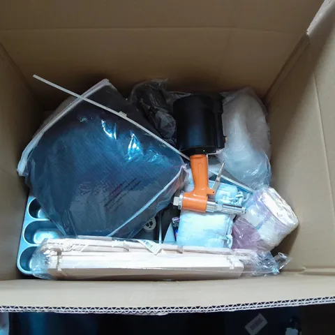 BOXED LOT OF APPROX. 20 HOUSEHOLD ITEMS TO INCLUDE KITCHENWARE