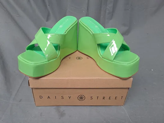 BOXED PAIR OF DAISY STREET WEDGE CROSSOVER MULES IN GREEN UK SIZE 6