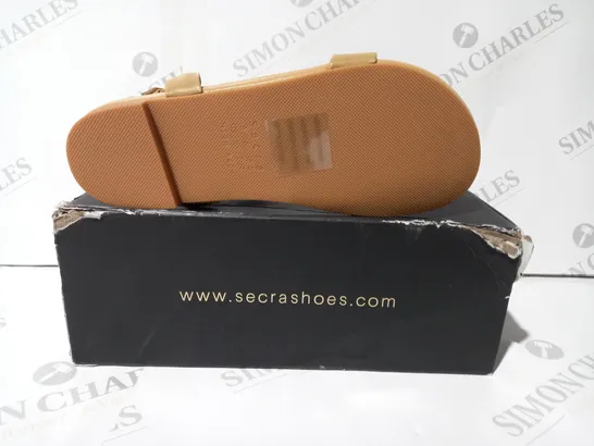 BOXED PAIR OF SÉCRA OPEN TOE SANDALS IN TAN UK SIZE 6