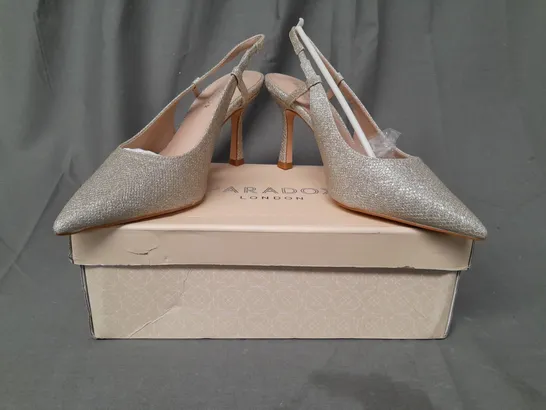 BOXED PAIR OF PARADOX LONDON CARLI POINTED TOE HEELED SHOES IN CHAMPAGNE W. GLITTER EFFECT EU SIZE 38