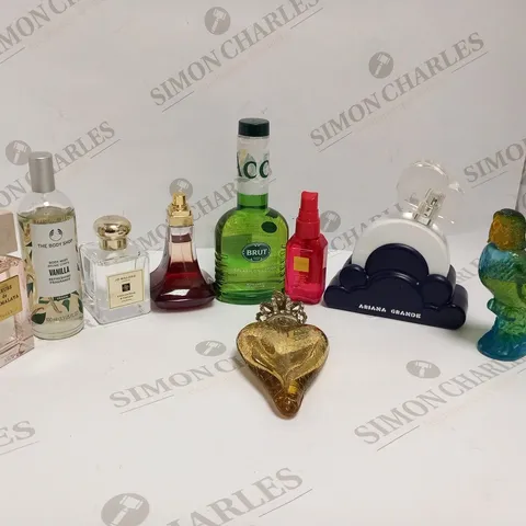 APPROXIMATELY 18 ASSORTED UNBOXED SCENTS AND FRAGRANCES TO INCLUDE; BRUT, ARIANA GRANDE, THE BODY SHOP, JO MALONE AND RITUAL