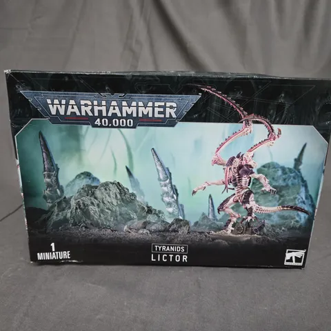 WARHAMMER 40,000 TYRANIDS LICTOR - 1 MINIATURE