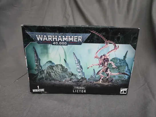 WARHAMMER 40,000 TYRANIDS LICTOR - 1 MINIATURE