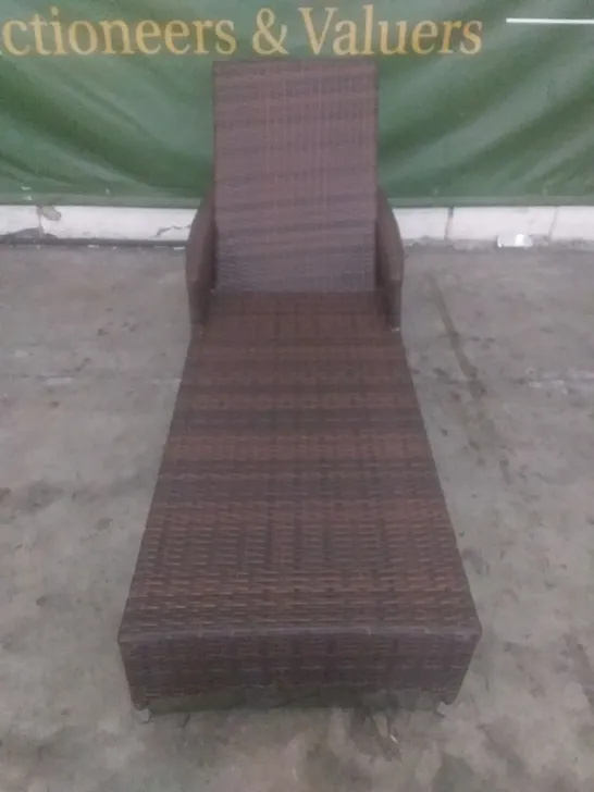 BROWN RATTAN EFFECT GARDEN SUNLOUNGER BROWN