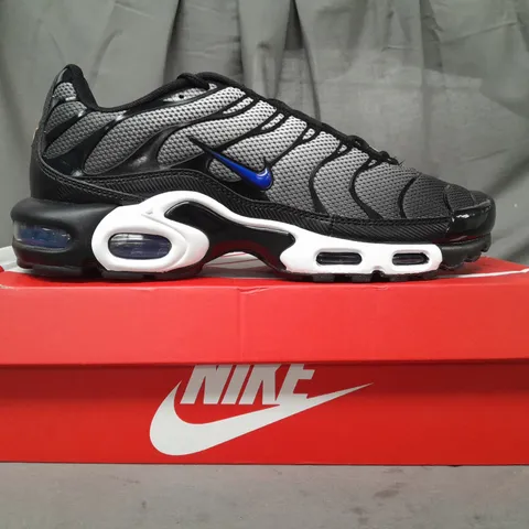 BOXED PAIR OF NIKE AIR MAX PLUS SHOE SIN BLACK GREY GRADIENT/BLUE UK SIZE 9.5